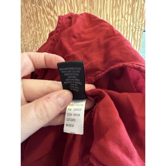 Torrid Cherry Red Sleeveless Front Tie Blouse Size 1 (1X) Thin Button Down - Picture 8 of 8